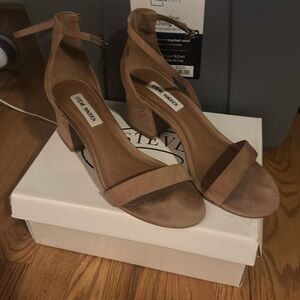 Tan Steve Madden Sandels